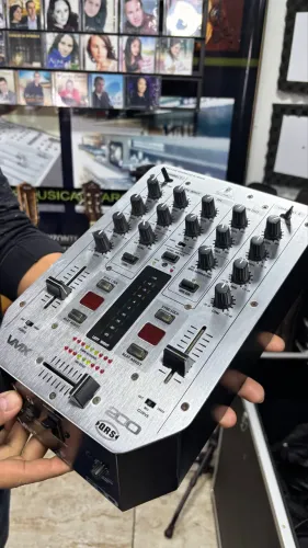 Controladora dj Behringer VMX 200