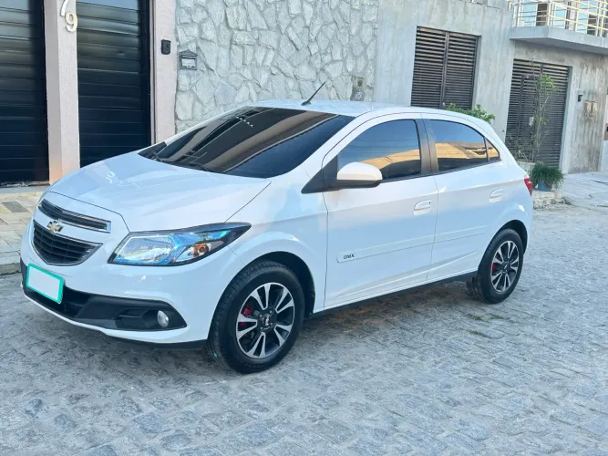 Chevrolet Onix Hatch LT 1.4 8V Flex Power Mec. 4P 2015