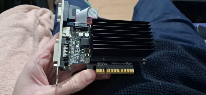 Placa de Vídeo GT 710 2GB DDR3 HDMI DVI VGA