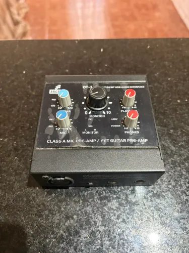 Interface de Áudio Arcano OT-1 (com ruídos)