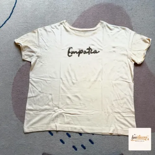 Blusa T-shirt Bordada "Empatia" Marfinno - Tamanho GG