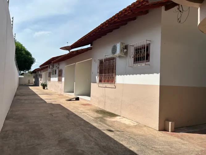 ALUGA SE CASA EM RESIDENCIAL FECHADO