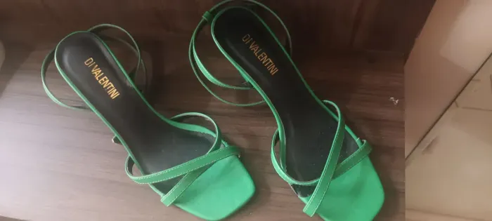 Sapato de salto verde