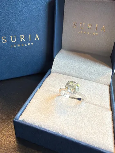 Anel Solitário Brilhante em Ouro 18k 750