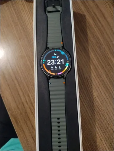 Samsung Galaxy Watch 7 44mm Bluetooth - Praticamente Novo / Sem Marcas