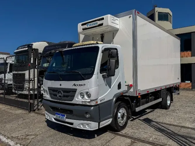 Mb 817 Accelo Ano 2024 4x2 Báu Refrigerado 5.50 M