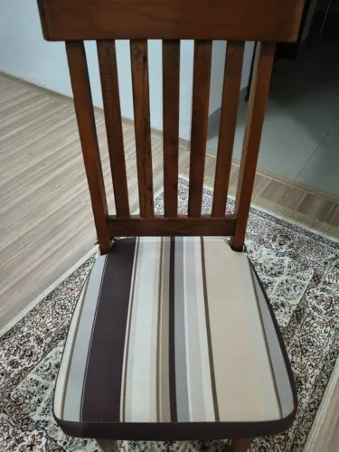 Vendo: 6 cadeiras de madeira, peroba rosa.