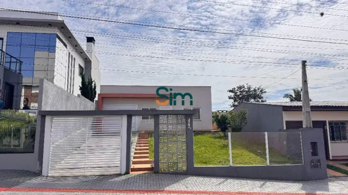 Casa para Aluguel no Bairro São Cristóvão (Chapecó) 2 Quartos, Porcelanato e Churrasqueir
