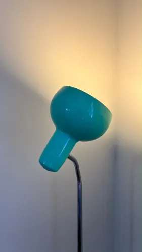 Luminária de chão Tok&Stok verde-água - design moderno