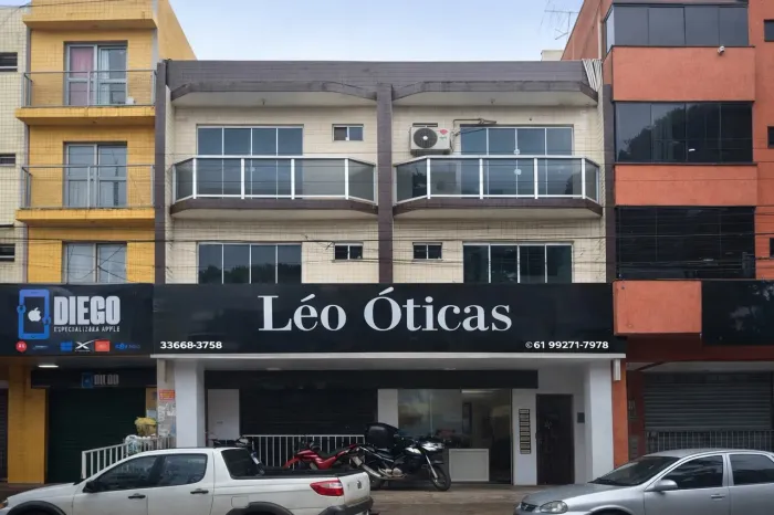 Prédio com renda ativa - 6 aptos + 2 lojas - Paranoá df