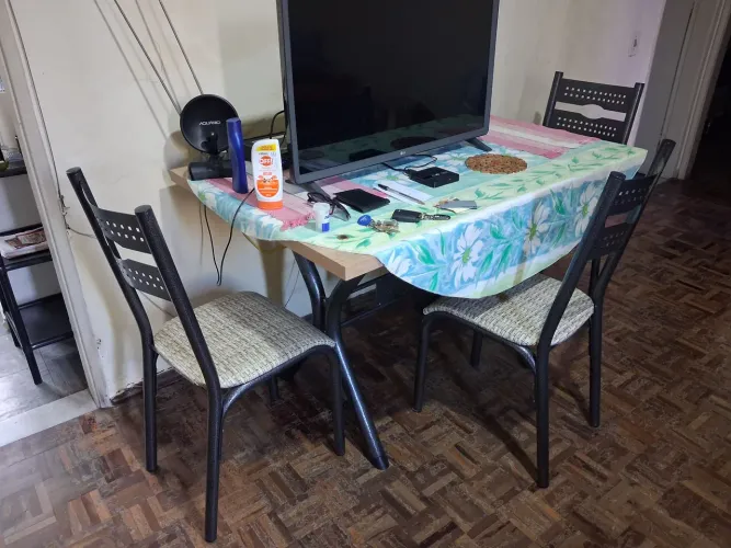 Mesa jantar Ciplafe luna 4 cadeiras aço tampo MDF carvalho 
