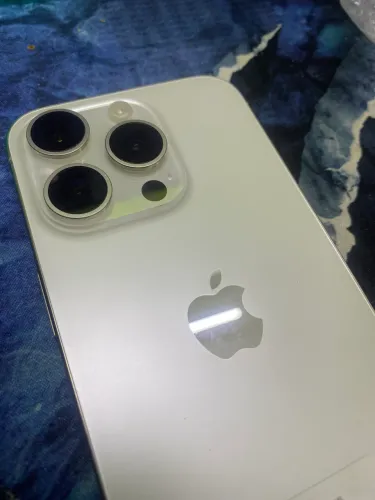 iPhone 15 pro 512gb branco