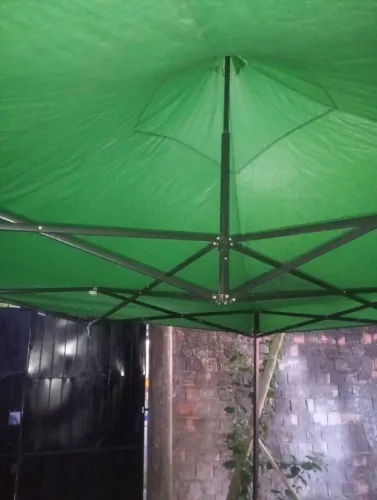 Vendo tenda verde articulada sanfonada.