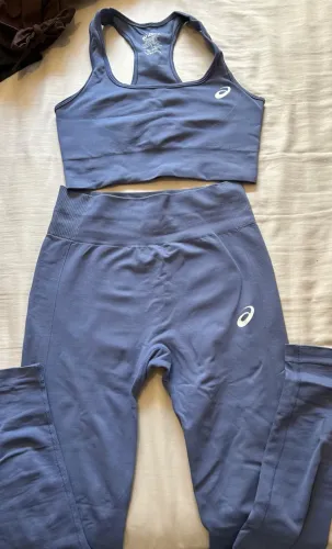 Conjunto de academia Asics