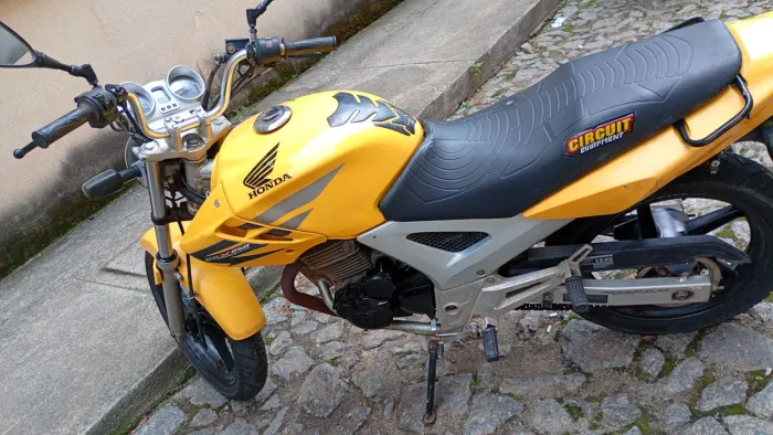 Vendo Twister 250 muito conservada