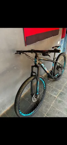 * Bicicleta XLT 100 - Pouco usada