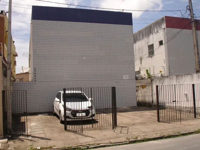IPUTINGA - 1º ANDAR, SALA ÚNICA, 01 QUARTO, WC SOCIAL, PISO NA CERÂMICA E GRADEADO, PRÓXIM