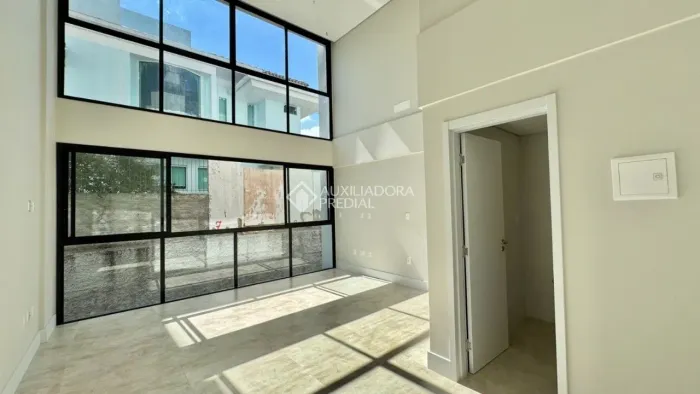 Loft duplex com 52m² e lazer completo em Cacupé