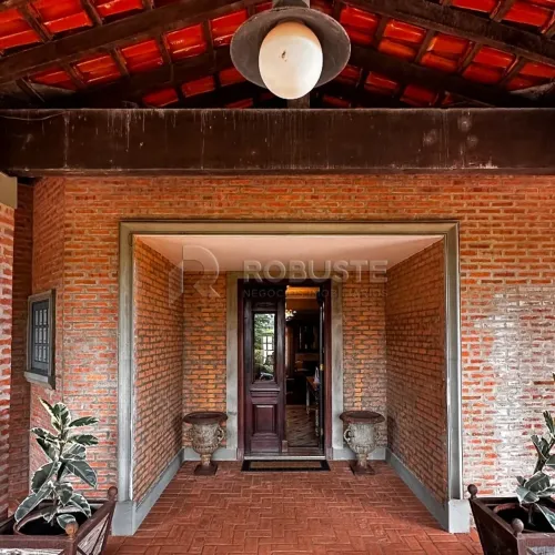 Venda de Casas / Edícula em condomínio na cidade de Botucatu