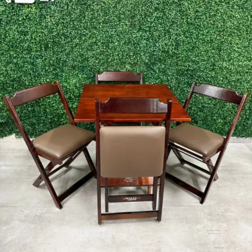 Mesa 70x70 Com Quatro cadeiras Estofadas