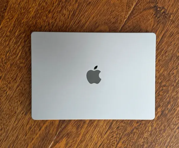 MacBook PRO Apple 14" / 16GB RAM / 512GB HD / Bateria 80% / Caixa Original