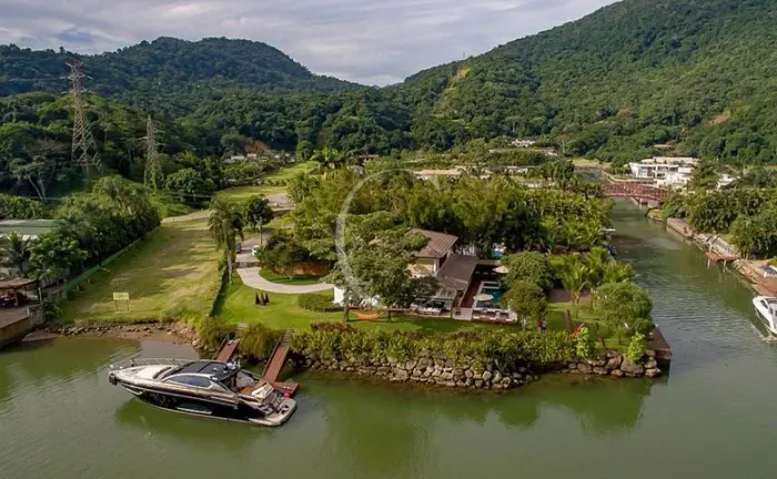 Seu Paraíso à Beira do Canal: Elegância no Condomínio Portobello Safari & Resort