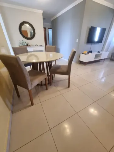 Laise mostra AP mobiliado em candelária