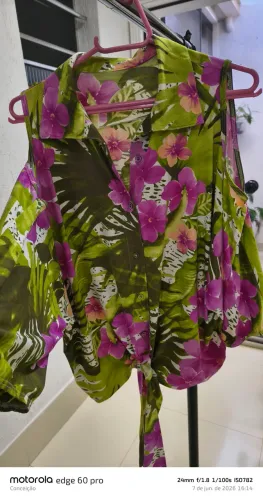 Linda blusa estampada nunca foi usada tamanho M