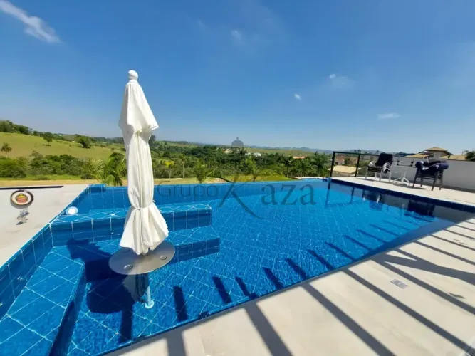 Casa em Condomínio - Residencial Parque Lago Dourado - 3 Suítes - 500m² - Estuda Permuta.