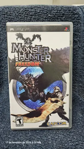 Jogo Monster Hunter Freedom (2005) para PSP