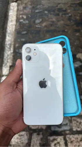 Celular iPhone 11