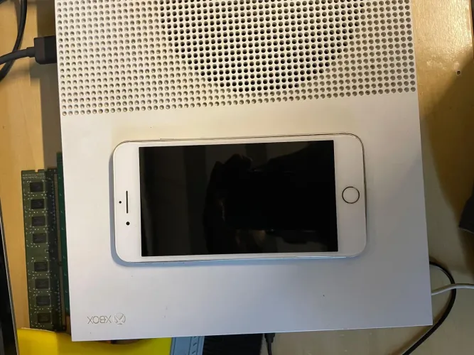 IPHONE 8 Plus 64GB