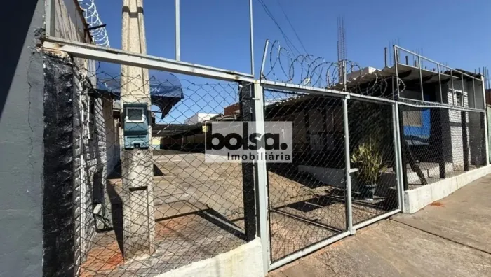 TERRENO BEM LOCALIZADO NO ALTOS DA CIDADE ! !