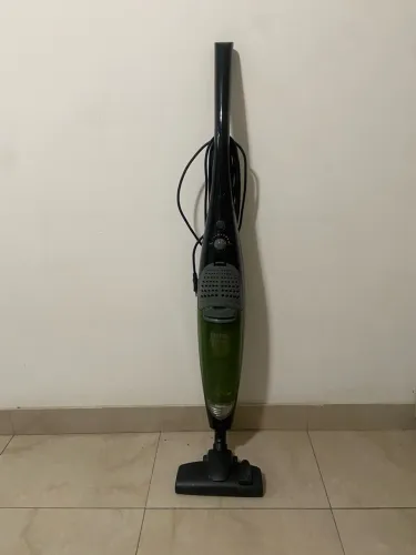 Vendo, TV 14? junto com um aspirador de pó, os dois funcionando!