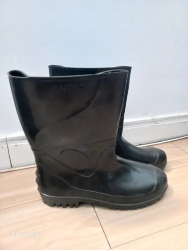 Botas emborrachadas semi usadas