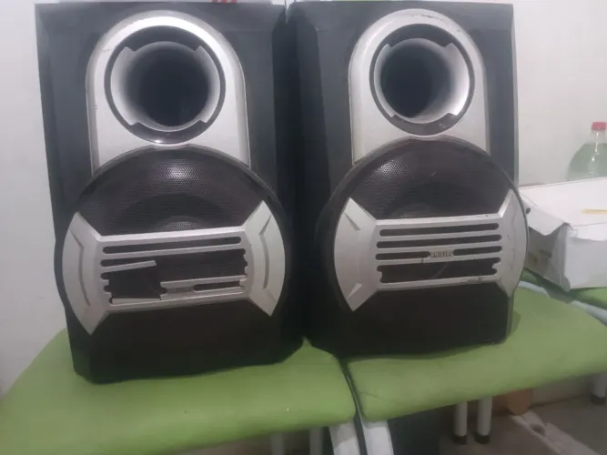 Vendo suas caixas de som acústica Philipes