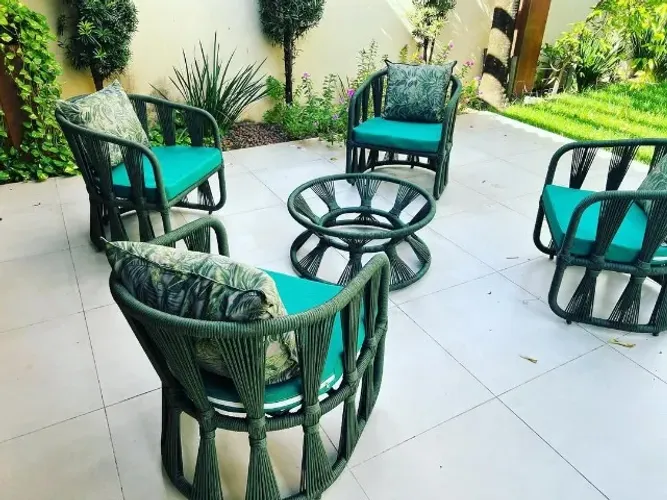 CONJUNTO 4 POLTRONAS DE CORDA NÁUTICA + MESA DE APOIO