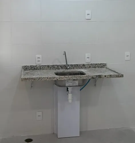 Pia/bancada de Granito 120x60 com Cuba inox e torneira