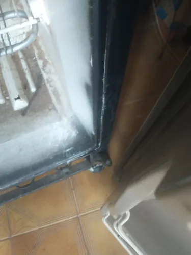 Freezer com defeito na porta, funciona normal