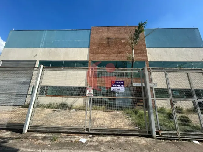 Galpão comercial para venda com 8 vagas de garagem - 1.500 m² de terreno - No bairro Cháca