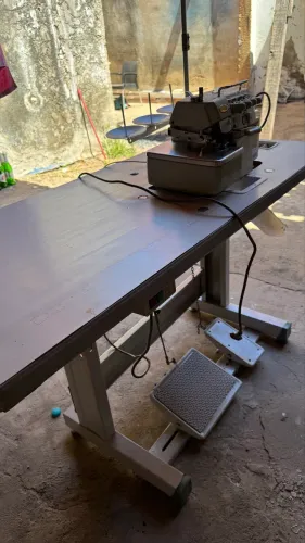 Vendo Máquina de Costura Completa