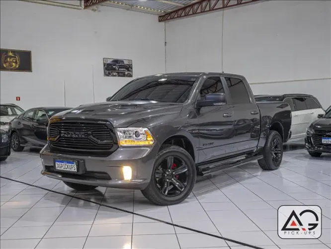 Ram Classic Laramie Night Edition 5.7 V8 16V Gasolina 4X4 Aut. 2022