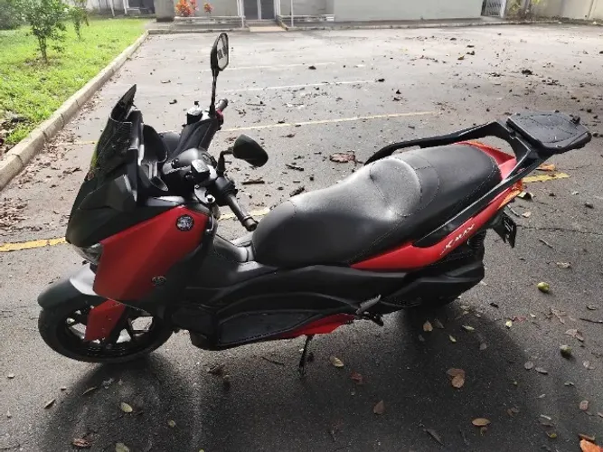 Yamaha XMAX - Vermelha