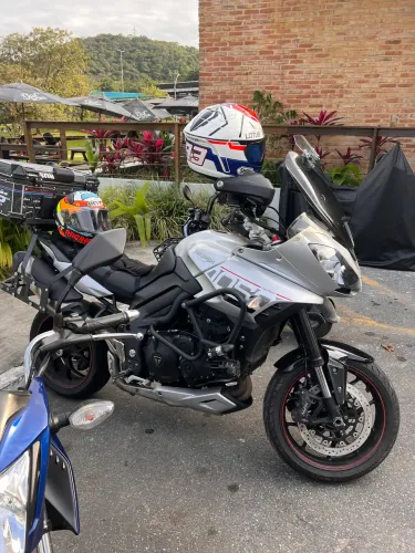 TRIUMPH TIGER 1050 CC ANO 2017 BAIXO KM BEM CONSERVADA