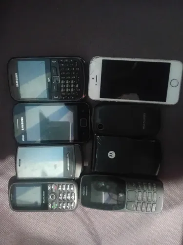Coleção de celulares antigos 