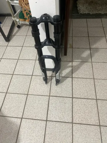 Garfo de suspensão de bicicleta 