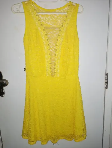 Vestido Curto De Renda Amarelo Com Pérolas - Usado 1 Vez