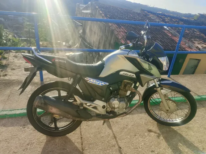 Moto bem conservada