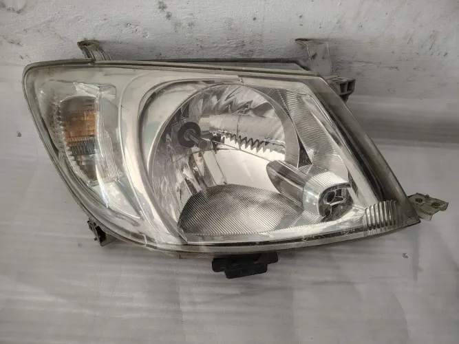 Farol Toyota Hilux Ano 2008 A 2011 usado Lado Direito