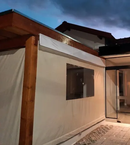 Toldo com visor transparente 
